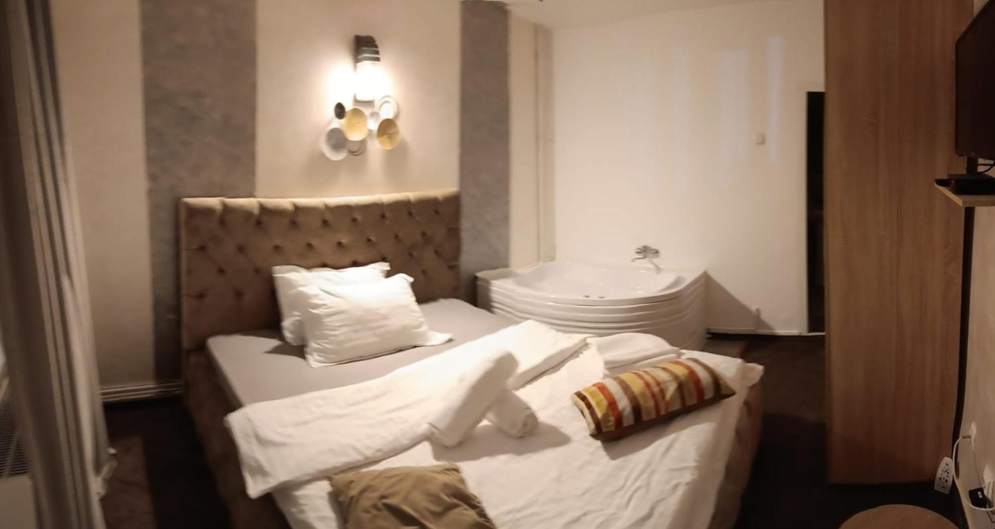 La Protap Calimanesti Hotel Luaran gambar